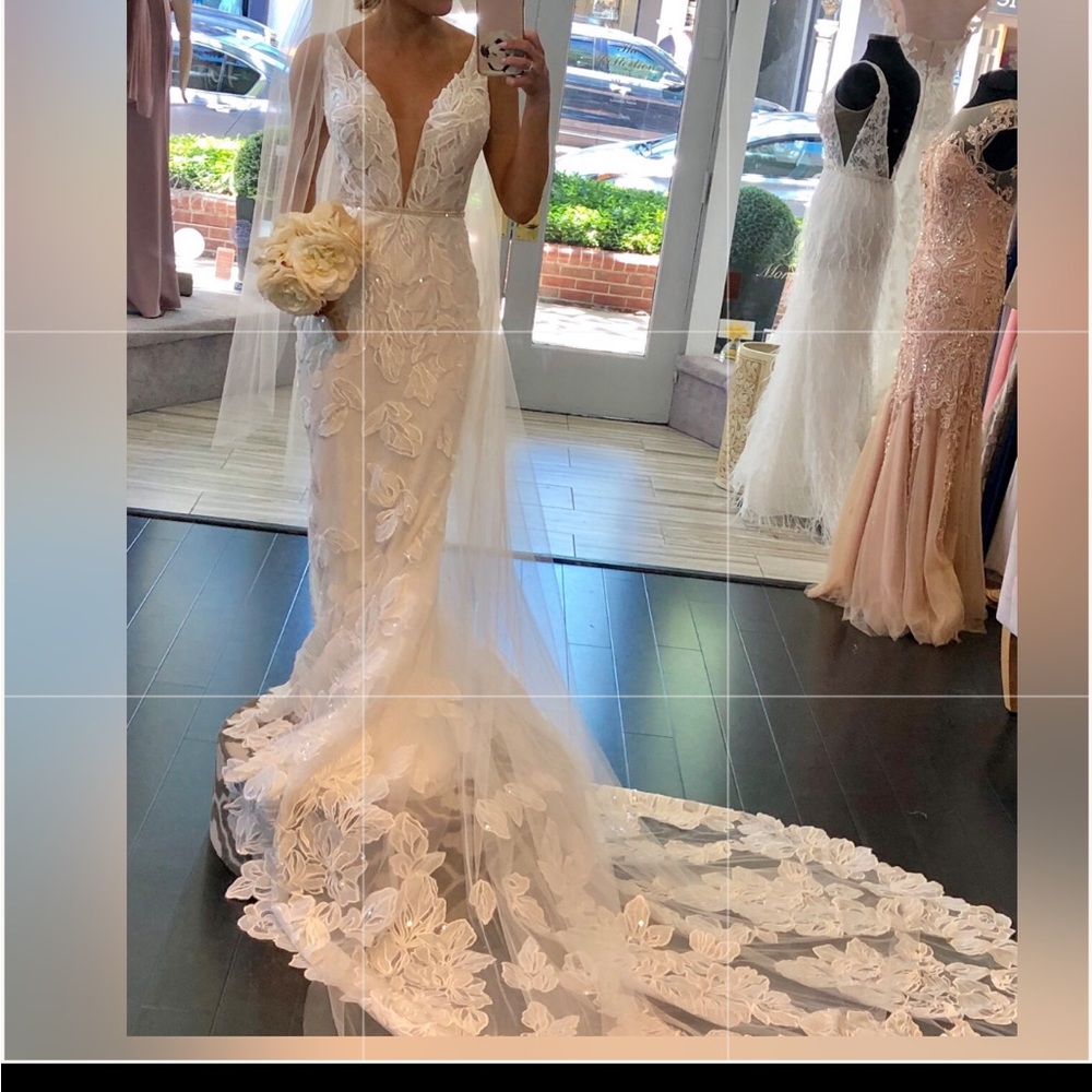 NEW!!! MAKE OFFER! Never worn!CallaBlanche Maura 19105 Wedding Gown Size 2